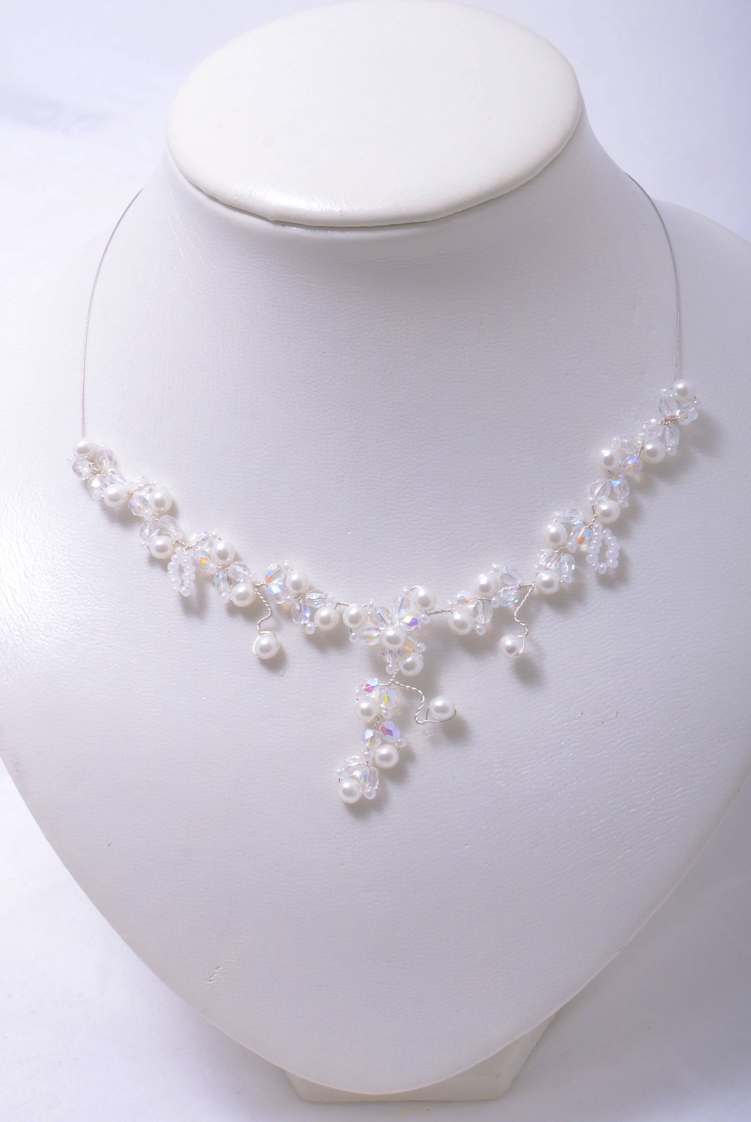 bílý náhrdelník H610-105