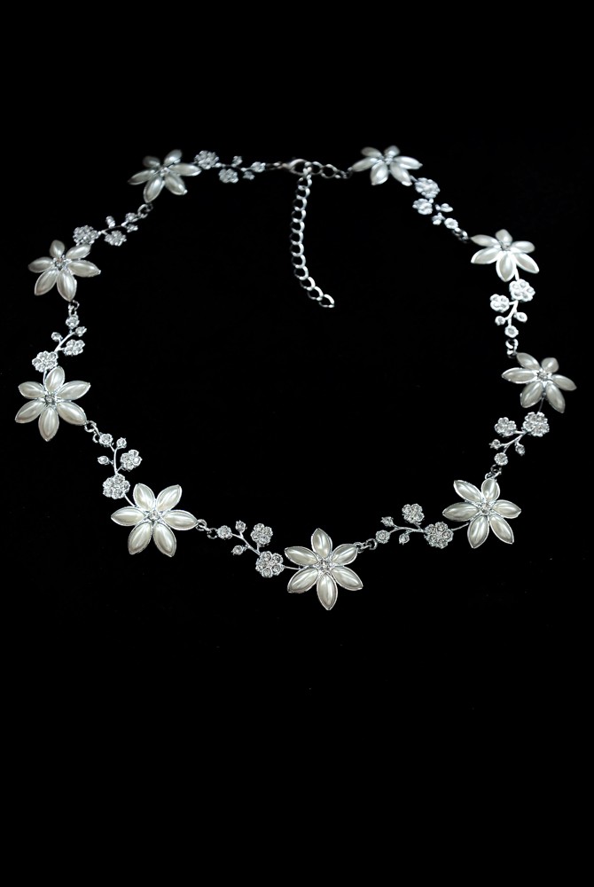 svatební bílý náhrdelník - květy 004221BV