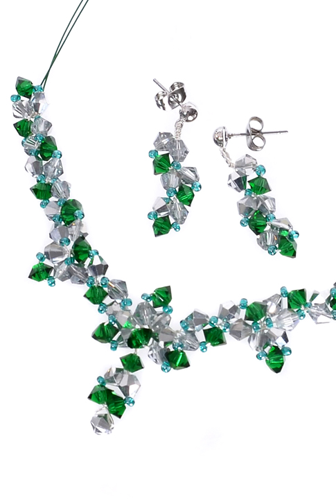 Emeraldový náhrdelník z broušených korálků s naušnicemi