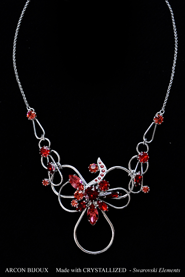 Swarovski Elements červený náhrdelník  SW71536