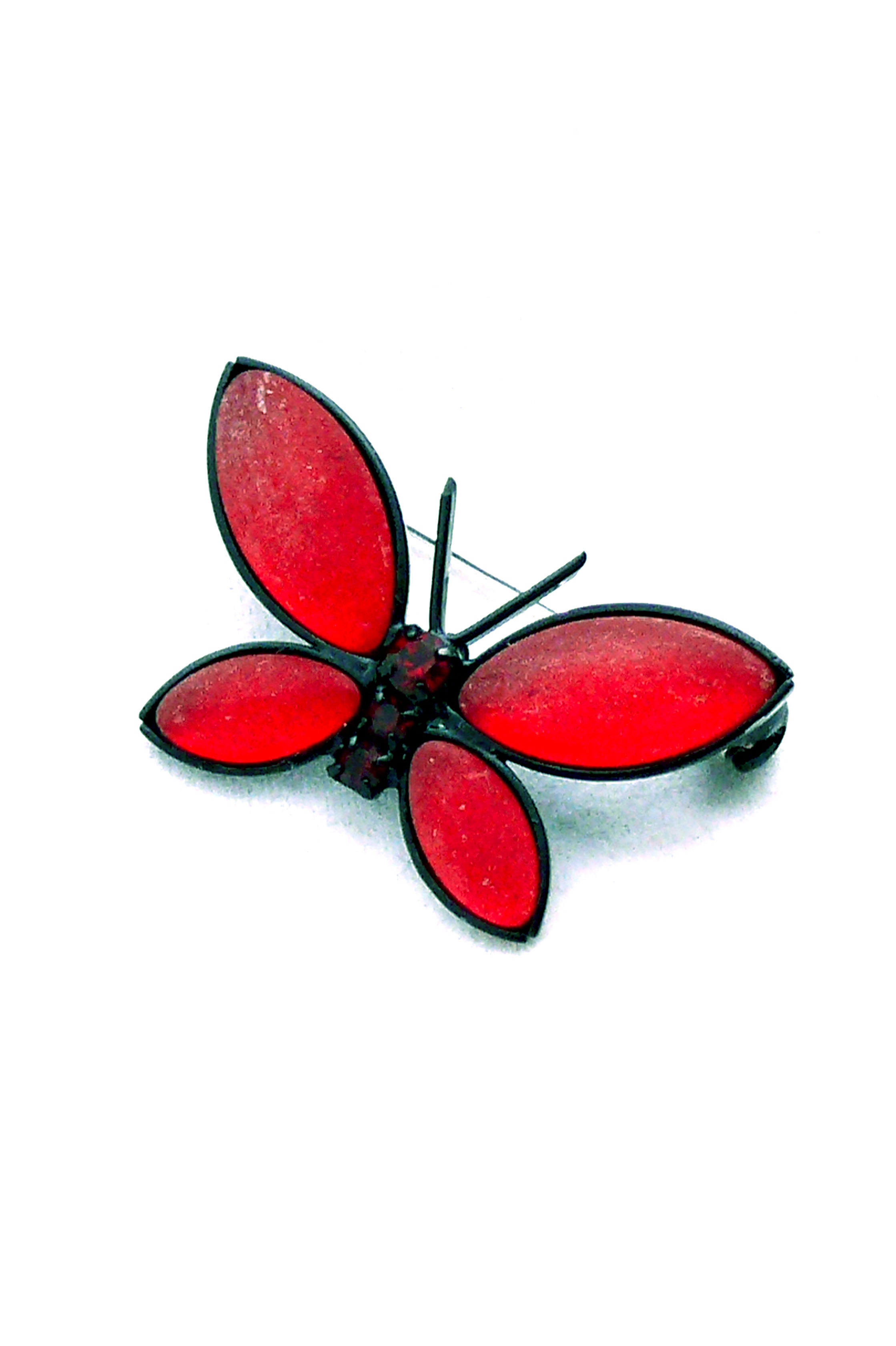 červená litá brož motýl