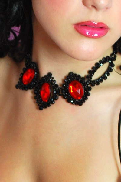 černo-červený náhrdelník