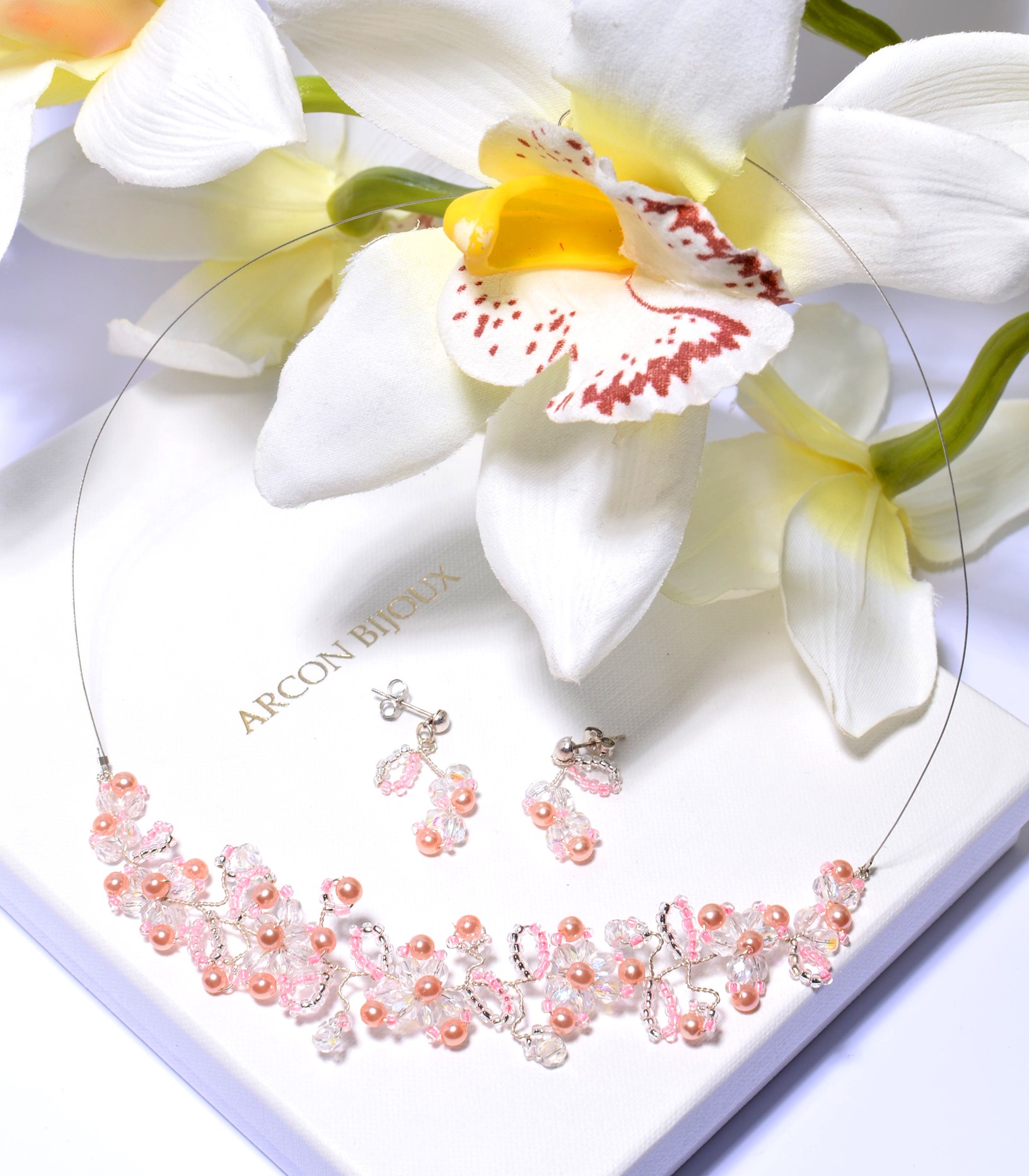 růžový náhrdelník  z broušených korálků s naušnicemi H61-110
