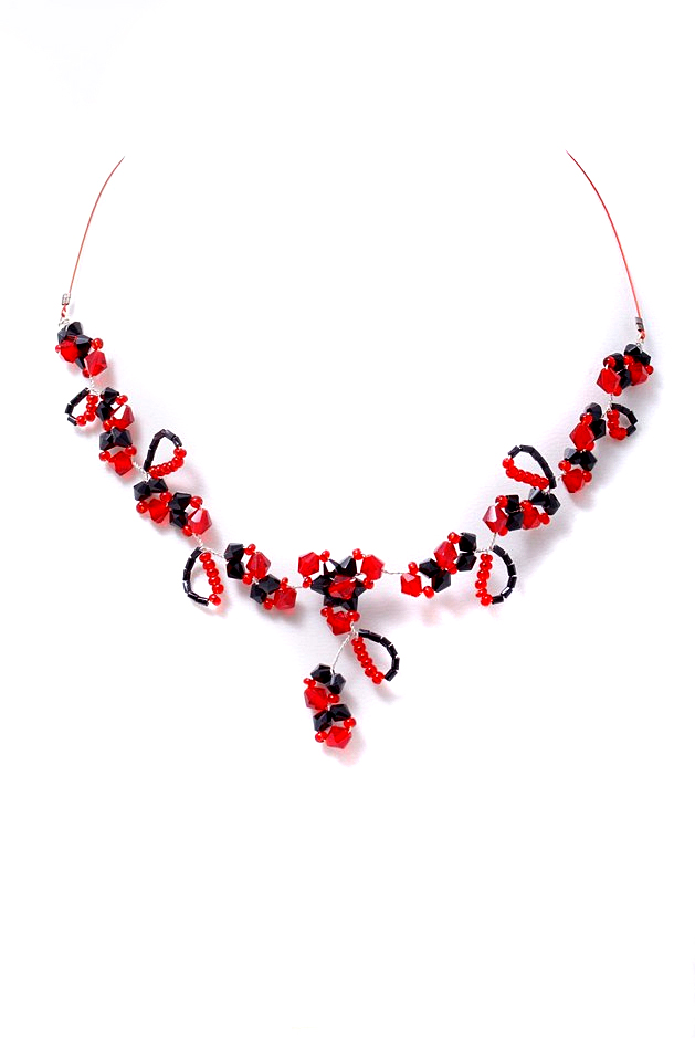 černo-červený náhrdelník H689-103