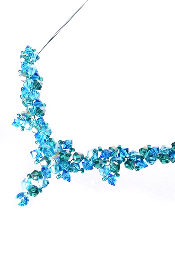 tyrkysový náhrdelník z broušených perlí