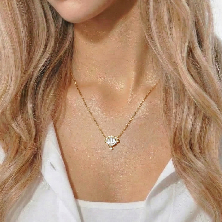 Řetízek s přívěskem mušle pozlacený  CHOH/271